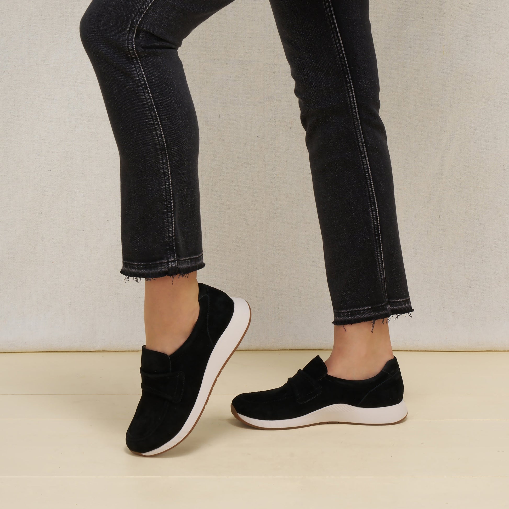 Dansko Clementine Black Nubuck
