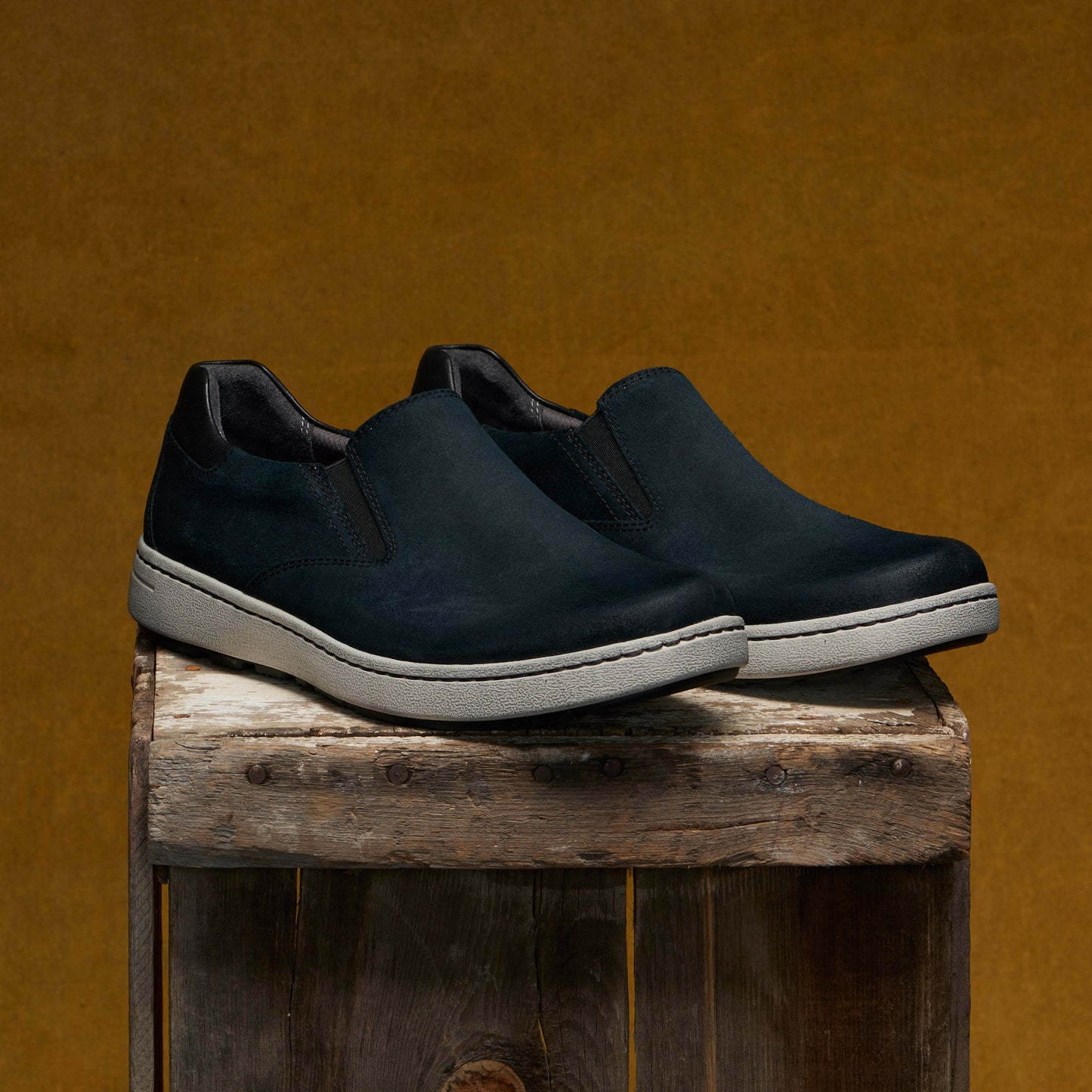 Dansko Trent Black Burnished Suede