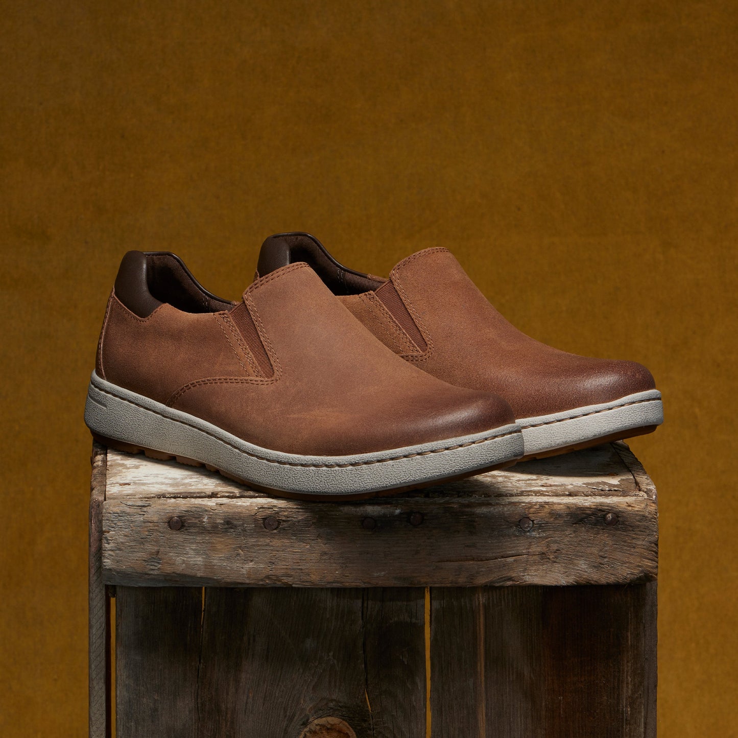 Dansko Trent Brown Burnished Suede