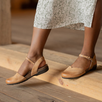 Dansko Rowan Honey Distressed