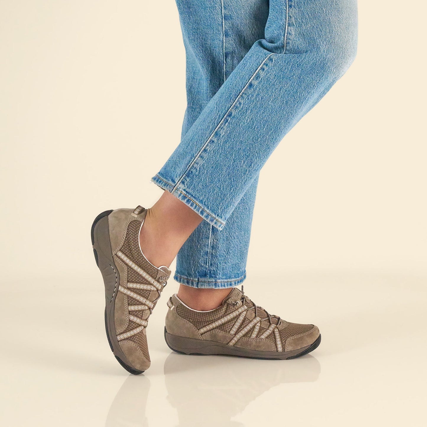 Dansko Harlyn Walnut Suede