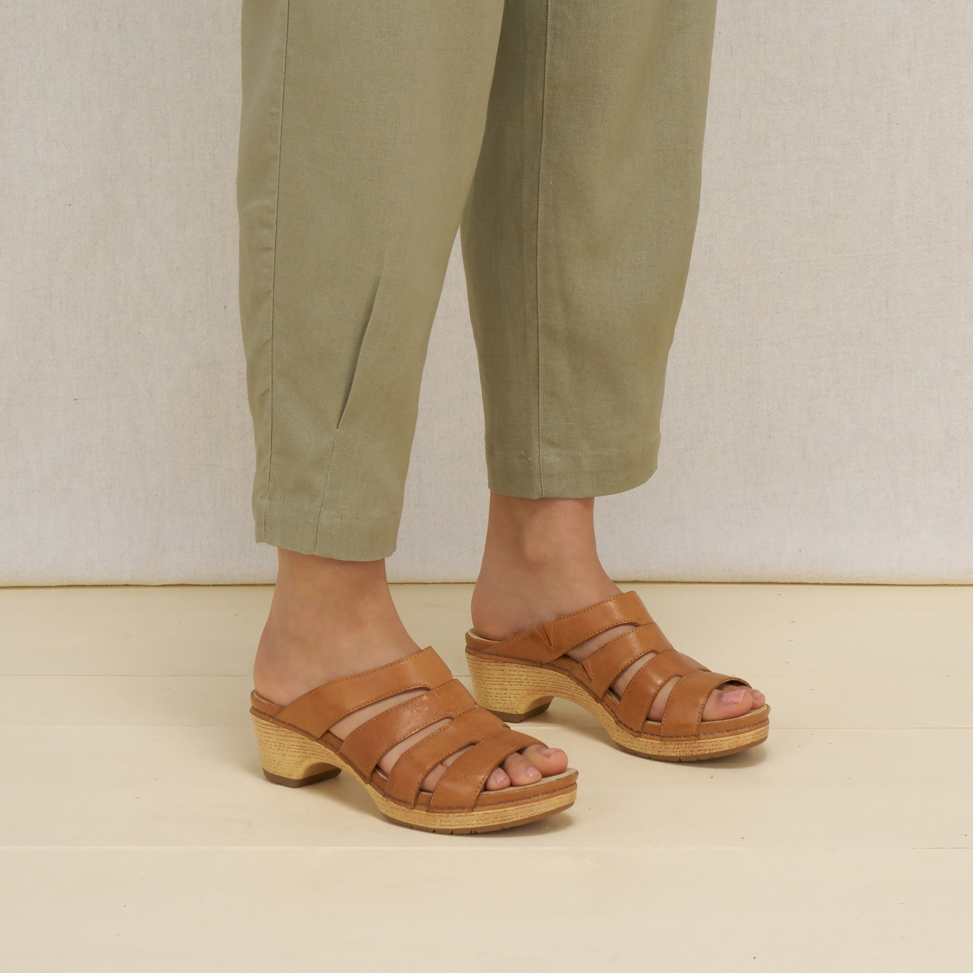 Dansko Lyndi Natural Leather